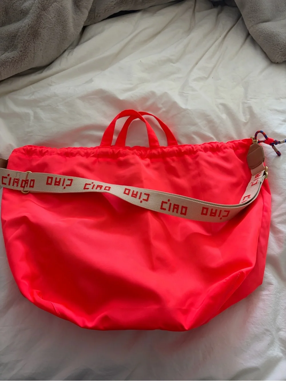 Clare V- Sac Tout Bright Pink Drawstring Tote Bag with Removable Strap - Picture 2 of 6